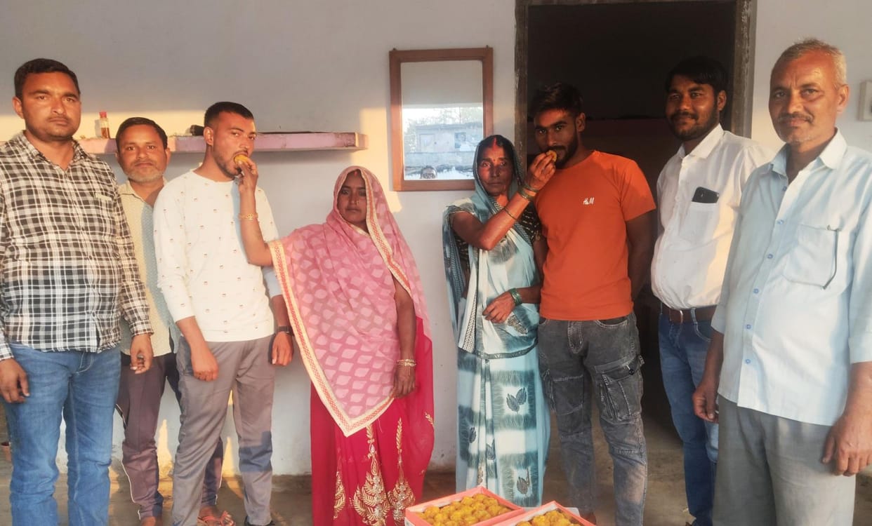 The farmer's sons increased their pride by passing the constable recruitment exam