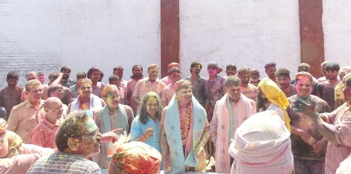 Prisoners celebrated Holi in the district jail