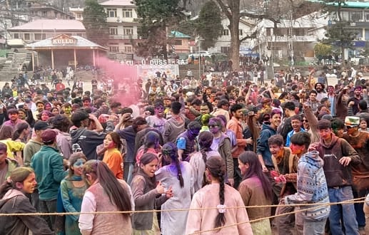 A lot of gulal was thrown on Holi, youth danced a lot on DJ