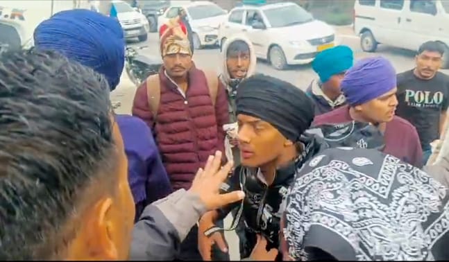 Devotees from Punjab created ruckus, clashed with people, attacked one person with a sword