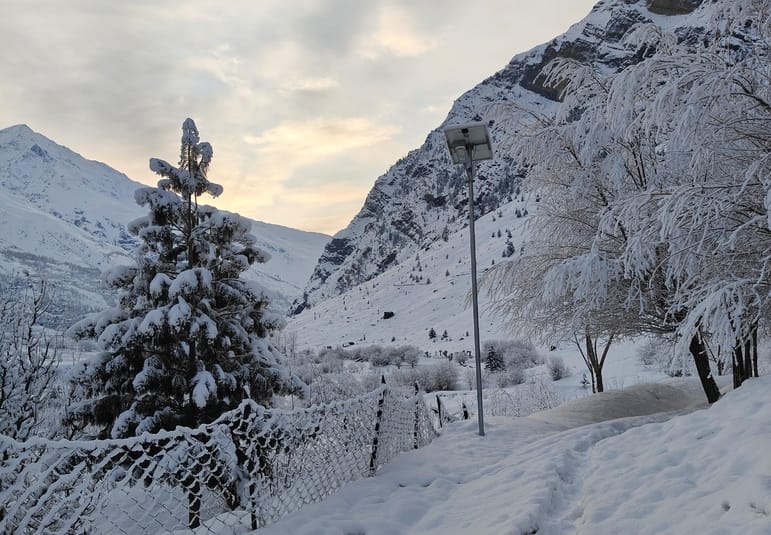 Tourists sent to Atal Tunnel in 4 by 4 vehicles
