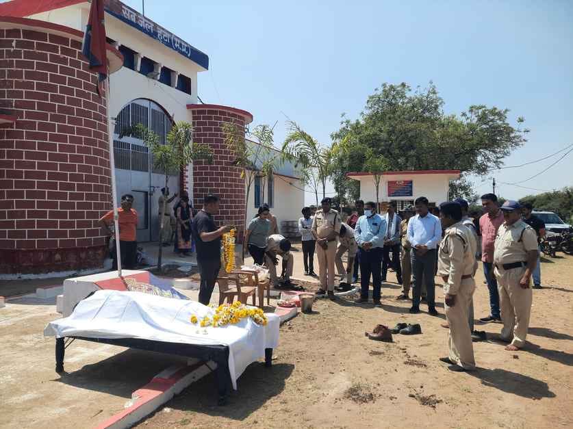 Female jail guard dies due to electric shock