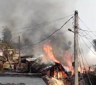 Fight broke out over changing song on DJ, 21 huts burnt in Santkabinagar