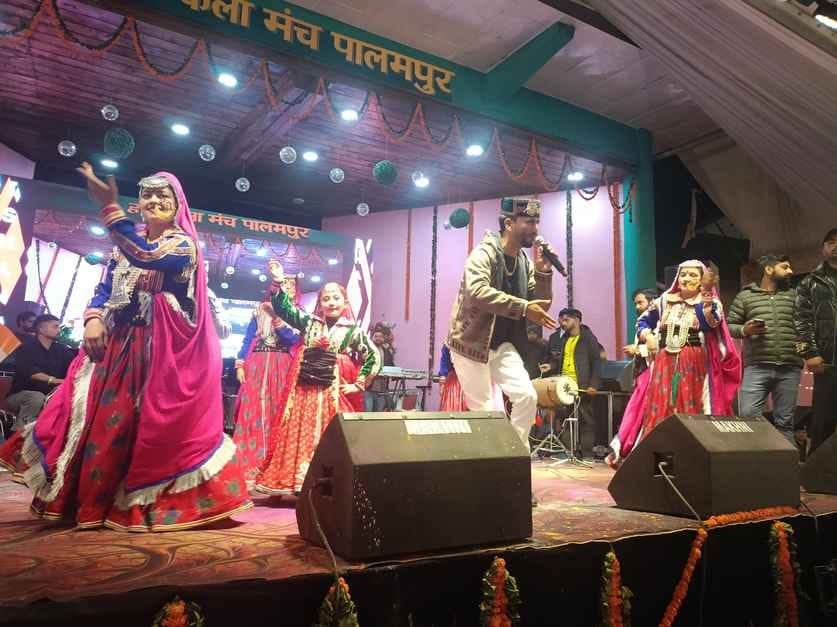 Chali Kudmet... Palampur dances on the song