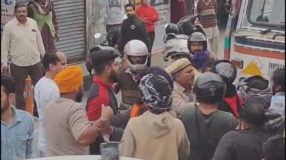 In Una city, a Home Guard jawan was beaten up by devotees from Punjab