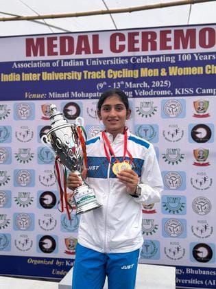 Meenakshi won two gold medals in cycling competition after suffering a shoulder injury