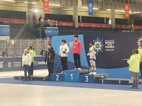 Tanshu showed his talent in ice speed skating