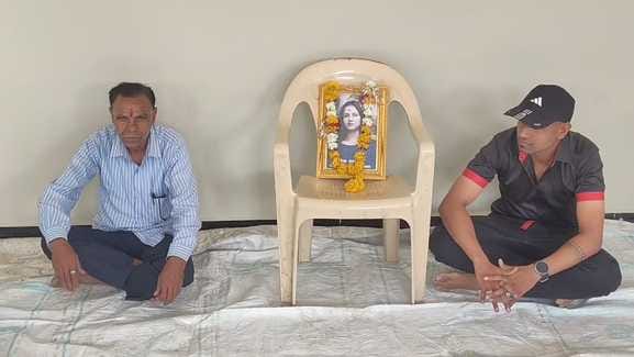 Ujjain News: Such opposition to inter-caste marriage, father hanged his daughter alive