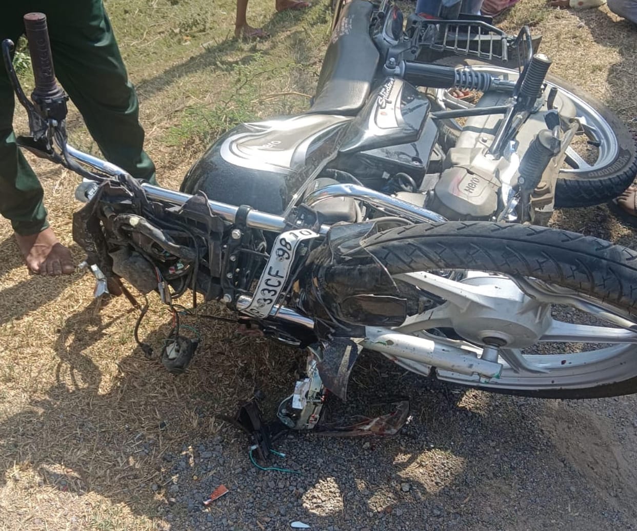 Auto overturned after hitting a bike, young man died