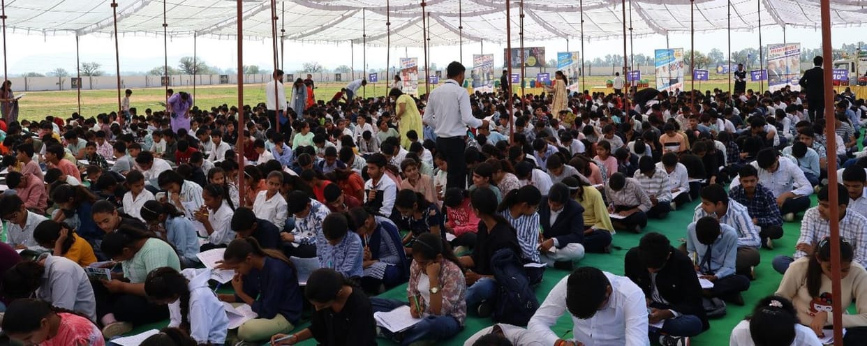 2547 students given scholarship exam