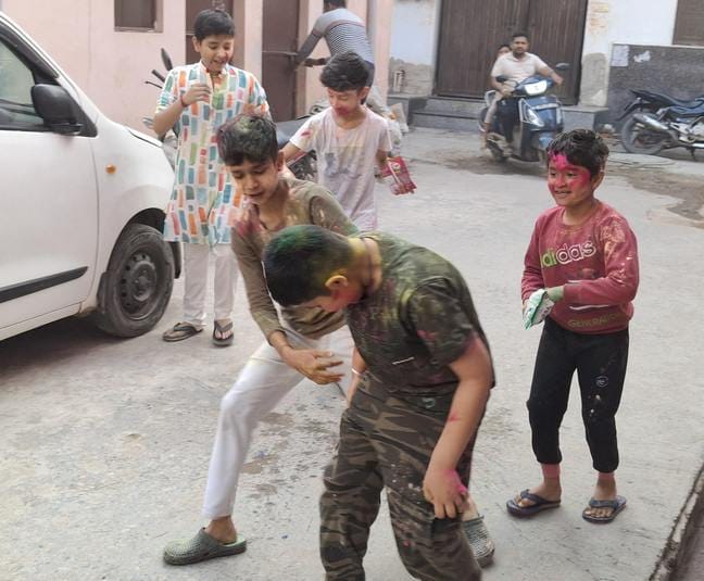 Holi colours were seen in abundance, abir-gulal was thrown in abundance