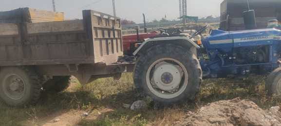 Two vehicles carrying gravel and sand were caught