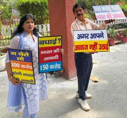 The couple demanded a population control law by walking backwards