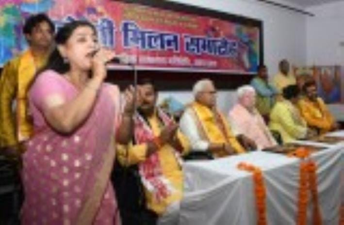 Honoring service workers in Holi Milan function