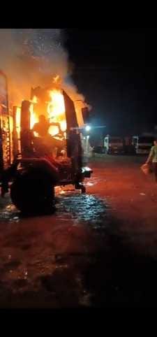 Fire broke out in a parked truck, driver sleeping inside was burnt alive, body found stuck to the steering