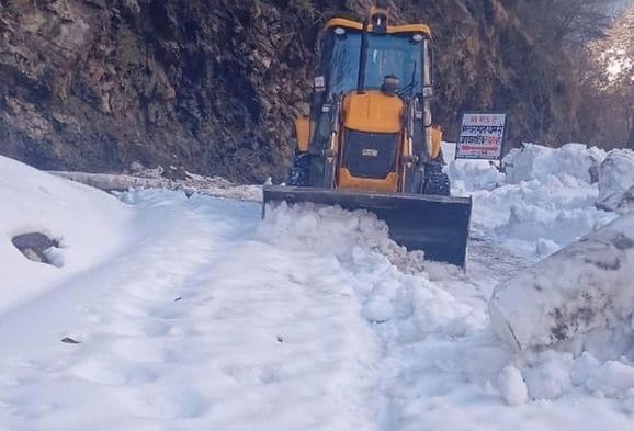 30 link roads closed due to snowfall in Pangi valley