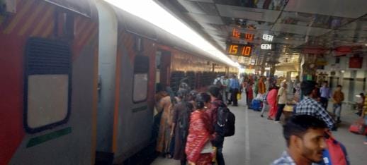 After Holi, the journey back home became difficult