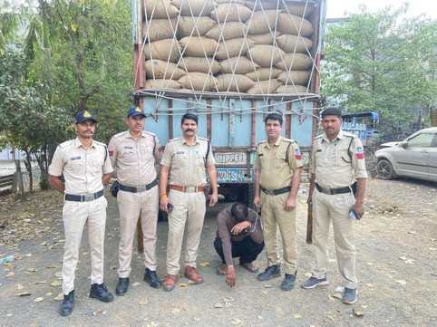 Sehore news: The driver who fled with a truck full of wheat turned out to be the most wanted