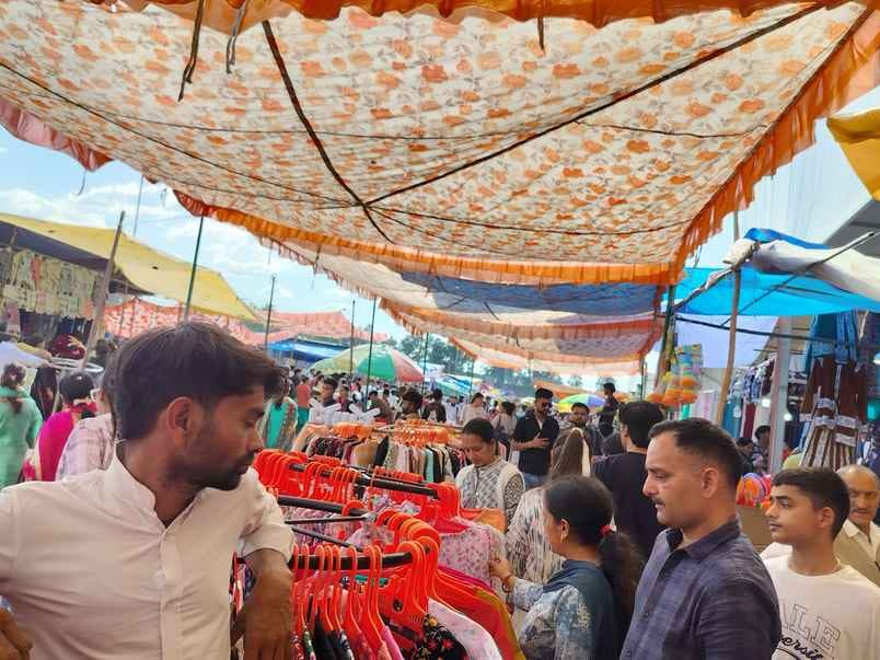 Crowd gathered for shopping in Holi fair, shopkeepers happy