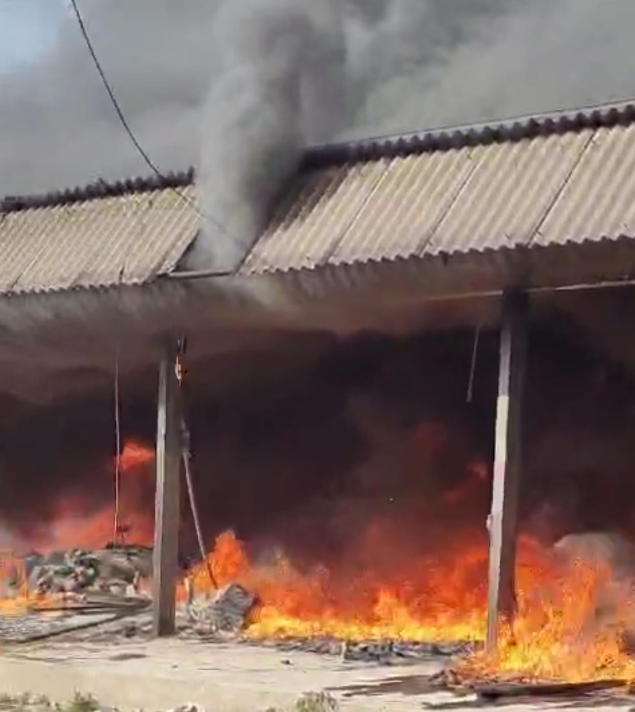Fire broke out in the market, many shops burnt down