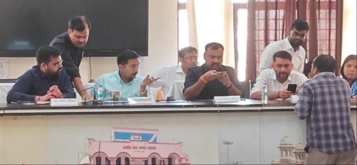 Builder occupies government land worth crores, instructions for action