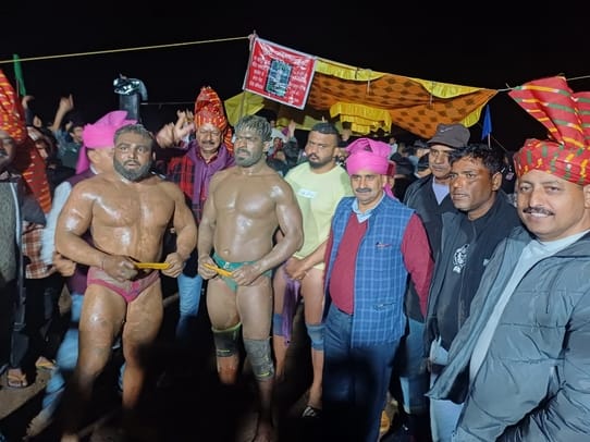 Rinku defeated Anil in the Makaroti Chhinj fair