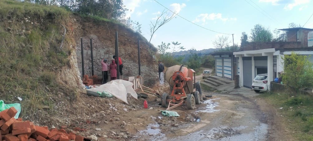 Work on rain shelter has started, now you will not have to wait for the bus by standing