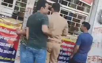 Video of police carrying liquor boxes from a liquor shop in a government vehicle goes viral