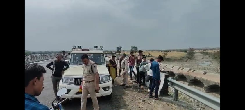 युवक का शव मिला