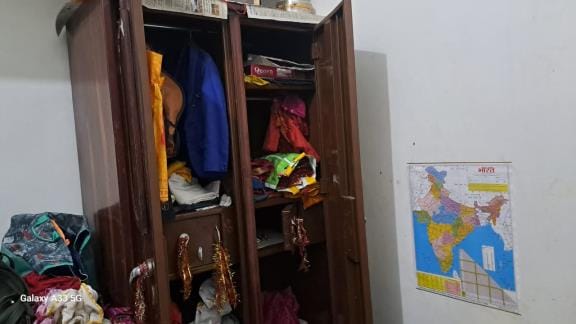 Now a police constable's house in Aliganj was targeted, 30 lakhs stolen