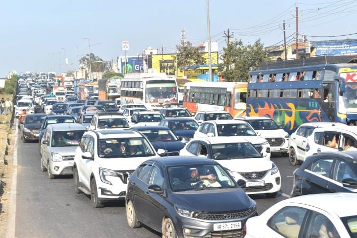 Delhi-Moradabad highway faced heavy traffic jam for three hours