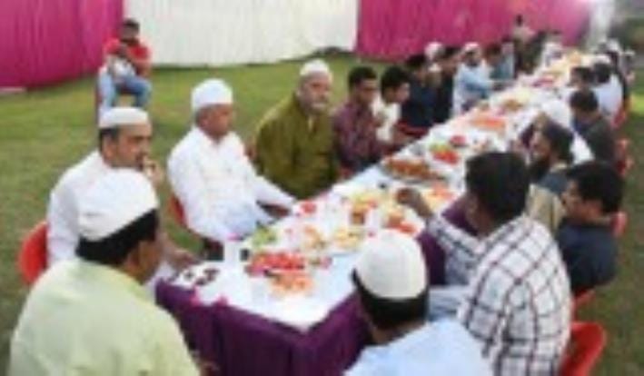 Sunni and Shia fasting people bow their heads together in the court of Allah