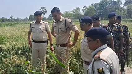 Bihar Samastipur Dead body of girl found in a corn field she was brutally murdered by stabbing her with knife