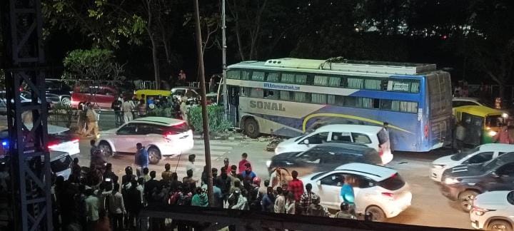 Administration should install signal lights, only then life will be safe