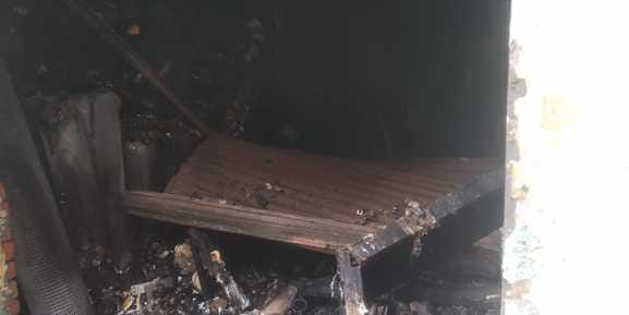 Goods worth lakhs burnt in fire at hardware store