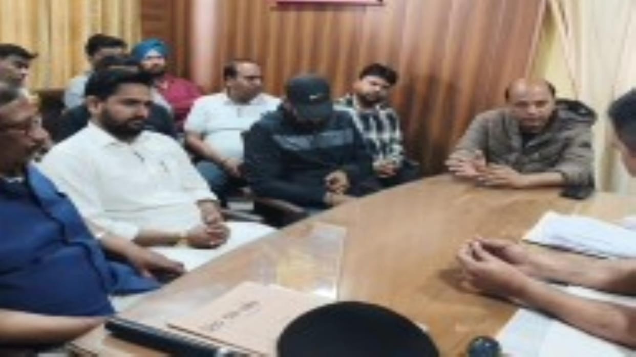 No action was taken against the accused, traders reached the police station, given a two-day ultimatum