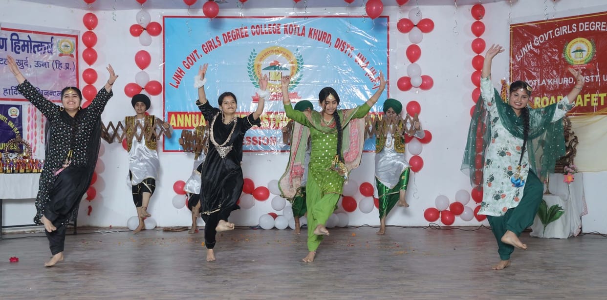 The giddha of the girl students enthralled the audience, the MLA honoured the meritorious students