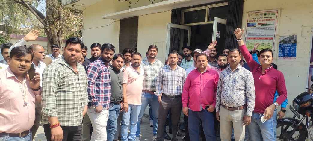 Computer operators protest against job dismissal and salary cuts