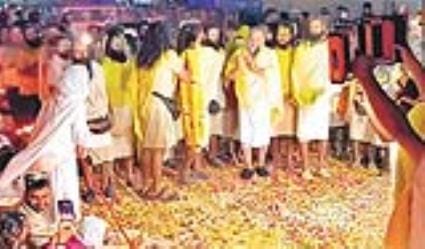 premaanand mahaaraaj kee padayaatra mein umade bhakt