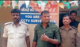 पुलिस गिरफ्त में जदयू नेता