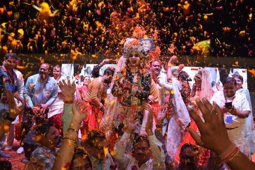 Braj's Raasleela captivated the mind, Holi was played with flowers