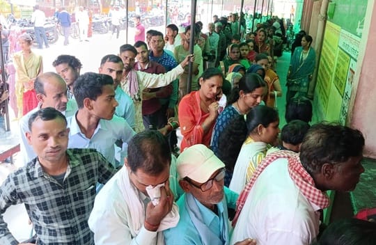 Queue from prescription to medicine counter... patients got upset