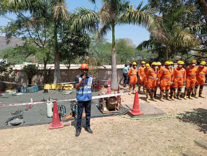 Maihar Mock drill conducted rescue people trapped in buildings and to prevent earthquake fire natural disaster