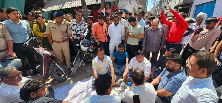 Anger, jam and uproar over breaking of idols in Shiva temple
