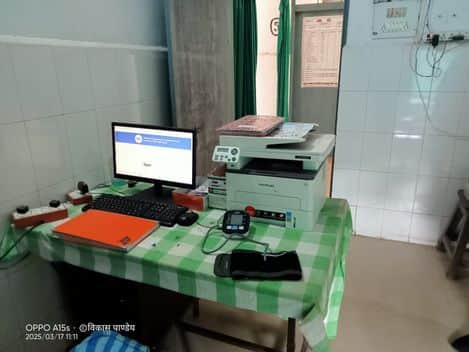 चिकित्सालय में उपयोग के अभाव में पड़े टेली मेडिसिन मशीन