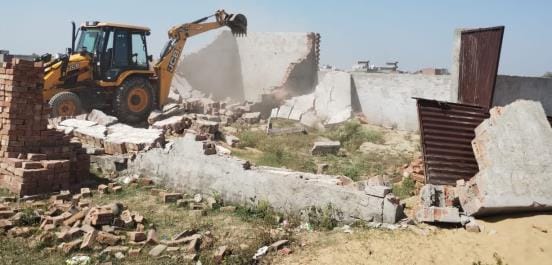 The town planner removed illegal constructions near village Kont