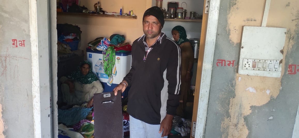 8 tolas gold jewellery and cash stolen from a house in Nangli village, case registered