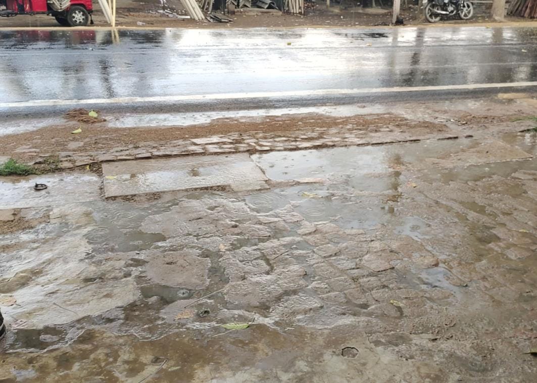 Light hailstorm along with drizzle, farmers' anxiety increased