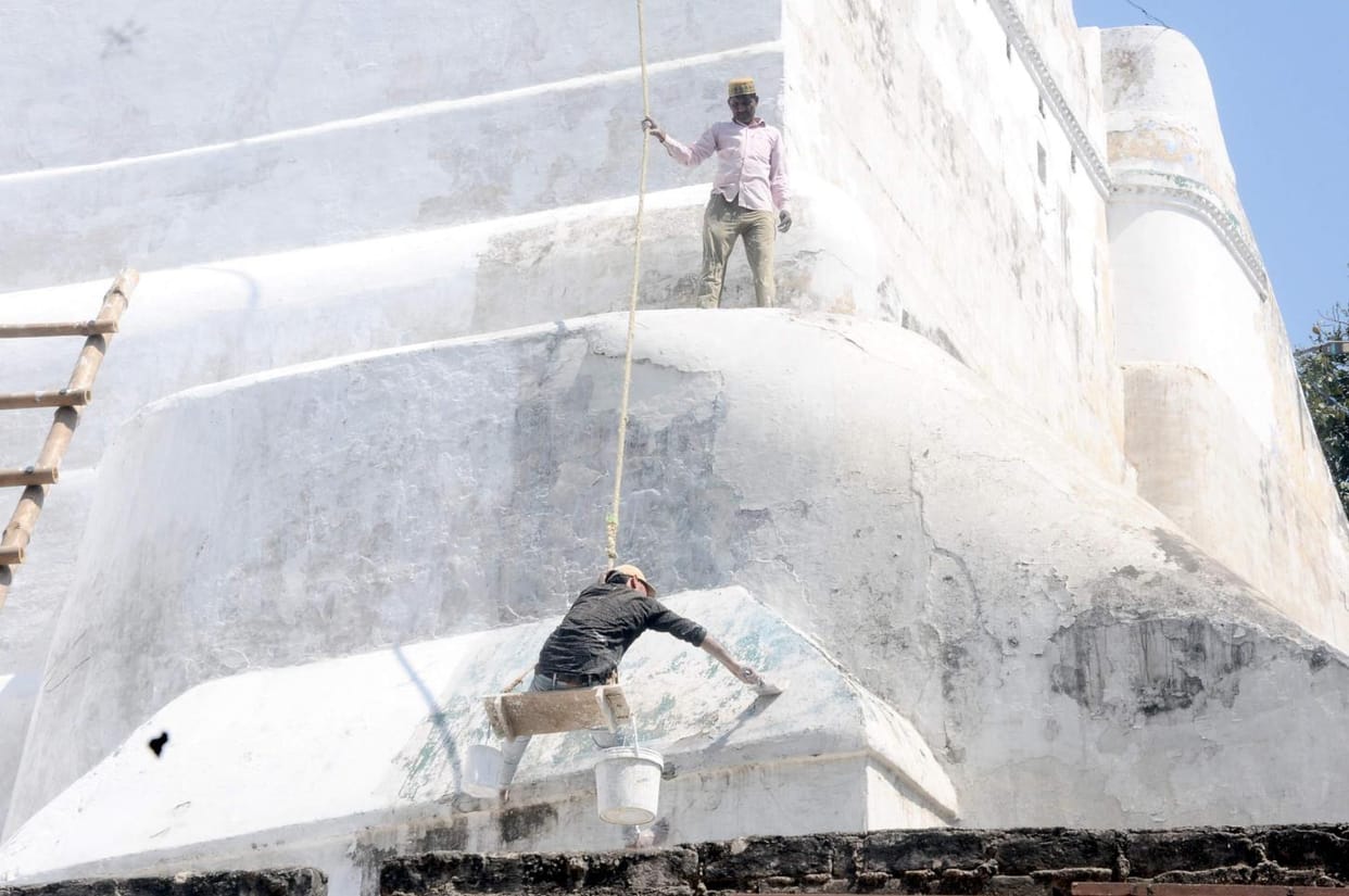 Preparations to start soon for painting of Jama Masjid