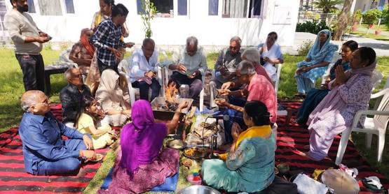 Meena Gupta performed havan with family members and elders